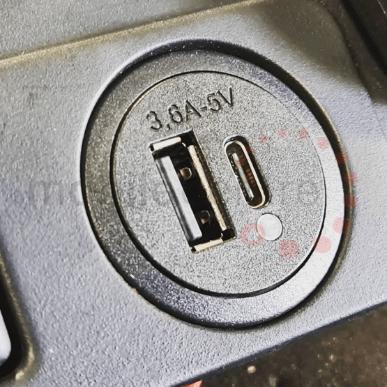 Defender 12v USB-C & USB-A Charging Socket