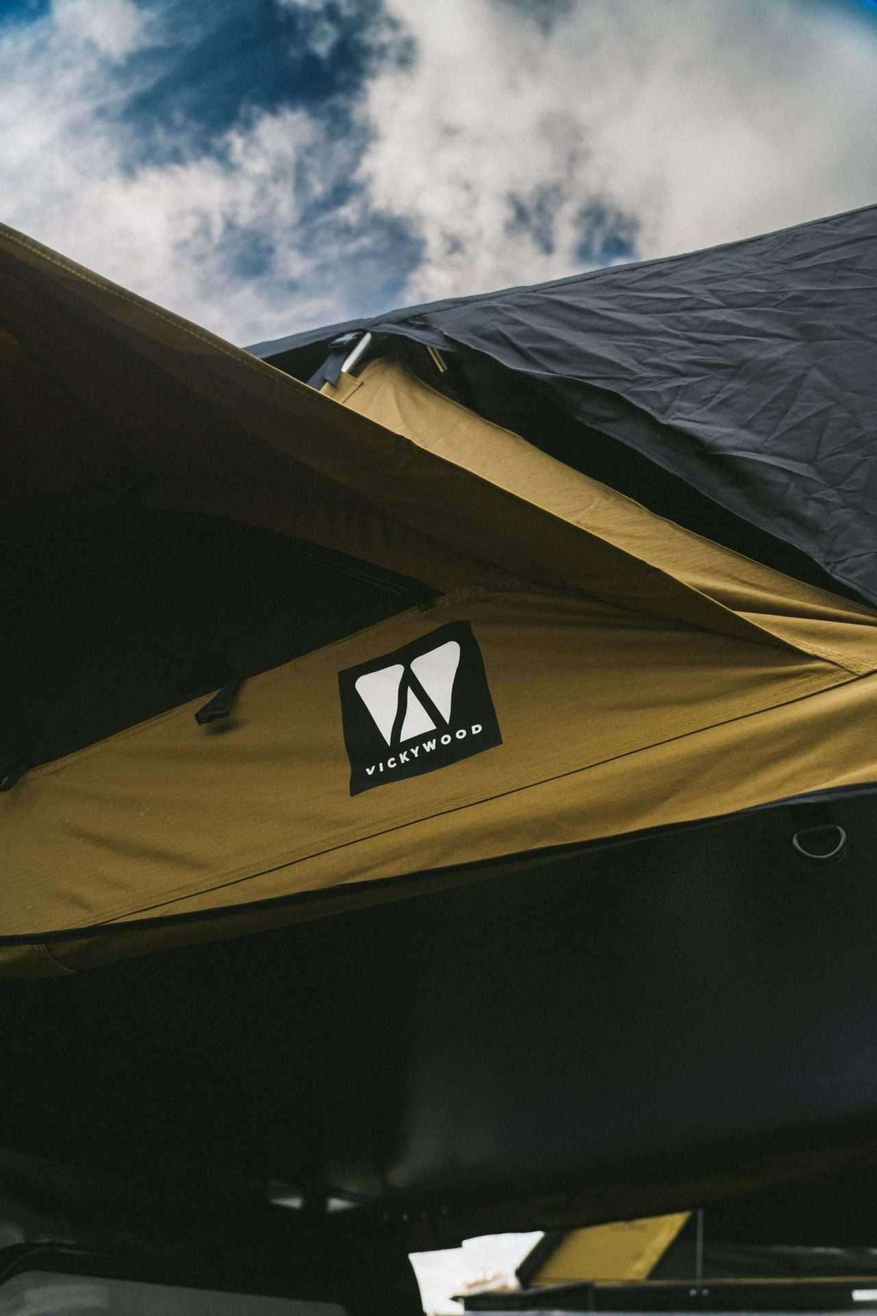 hardcover roof top tent Vickywood Cumaru 135 Hardcover Roof Tent – ORE4X4UK